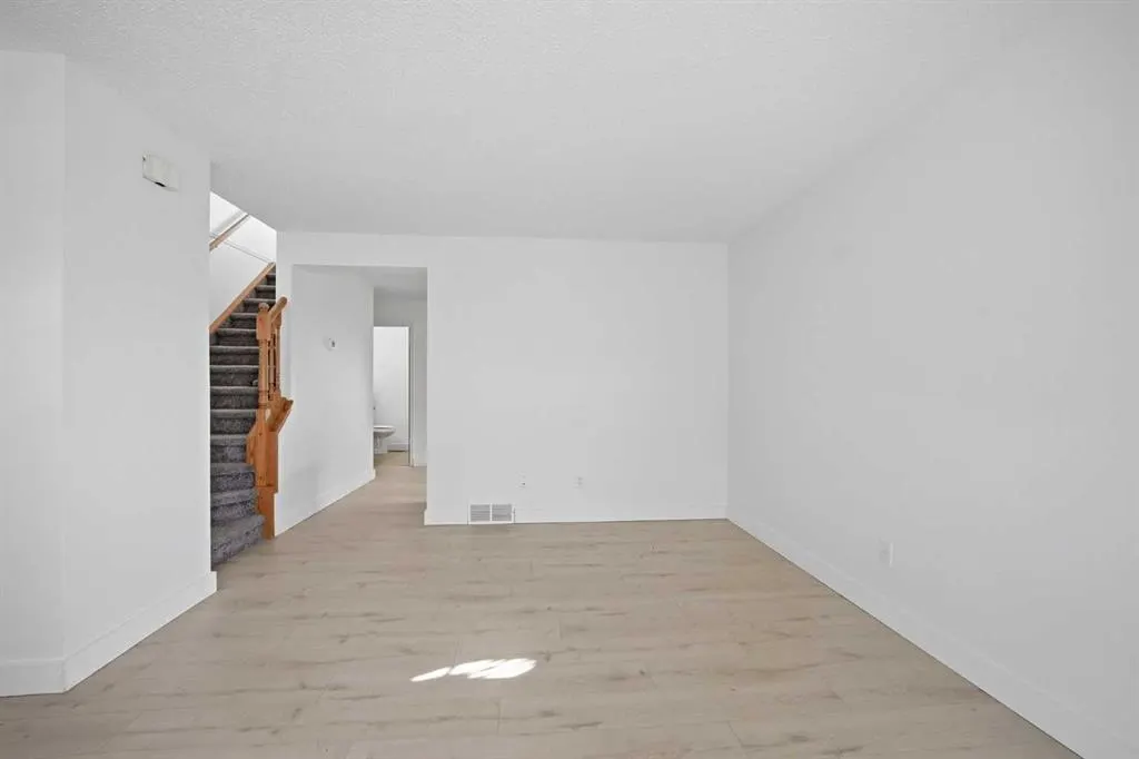 11 Coventry Lane NE