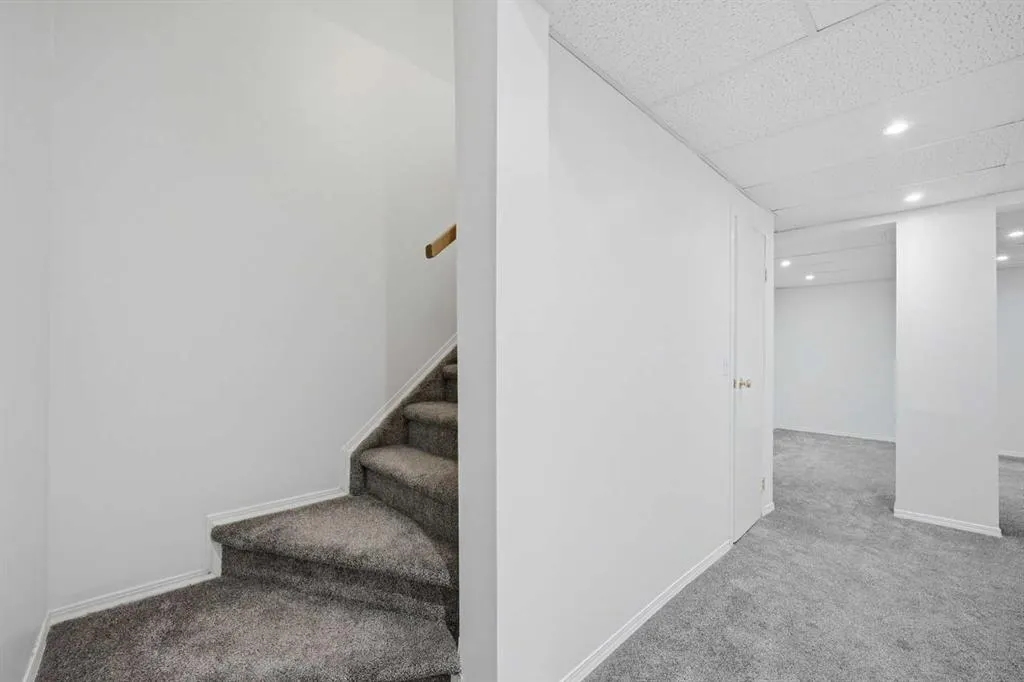 11 Coventry Lane NE