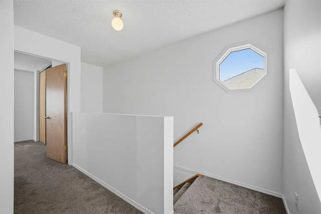 11 Coventry Lane NE