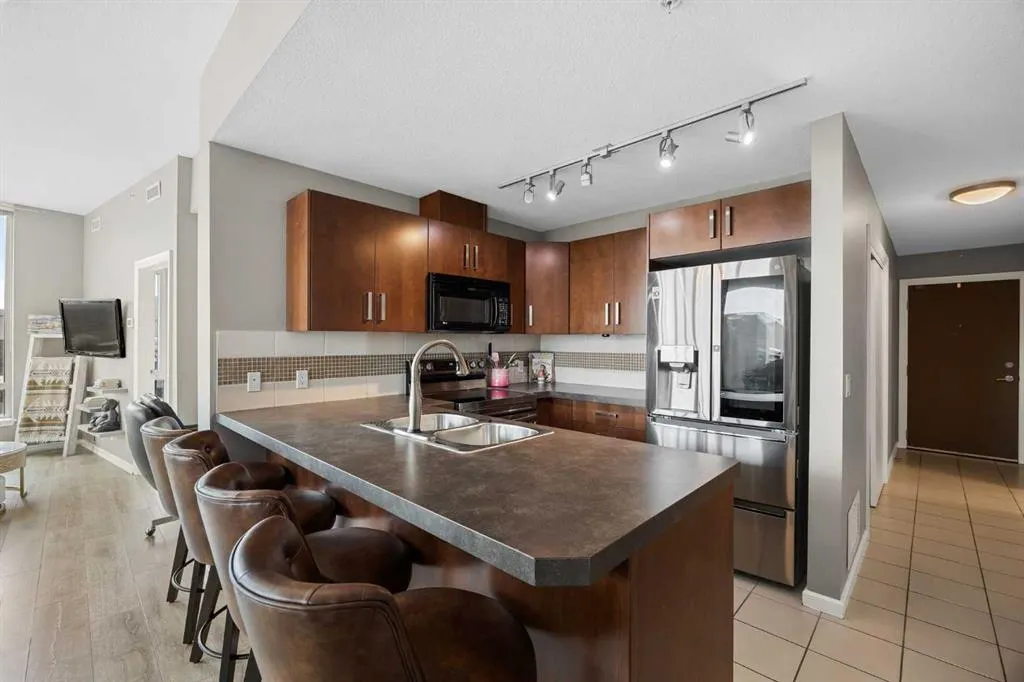 210 15 Avenue SE #206