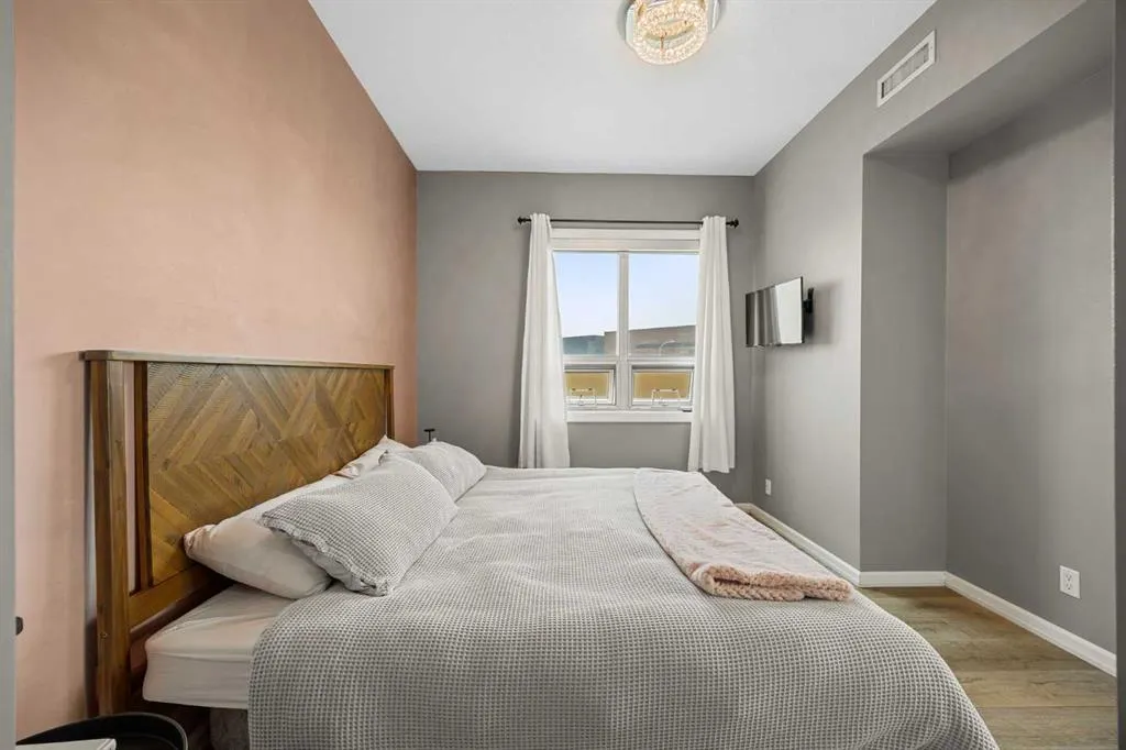 210 15 Avenue SE #206