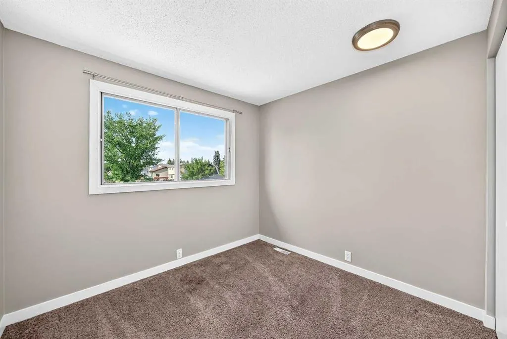96 Erin Woods Boulevard SE