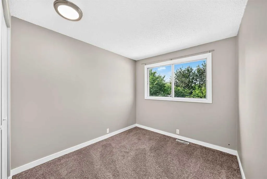 96 Erin Woods Boulevard SE