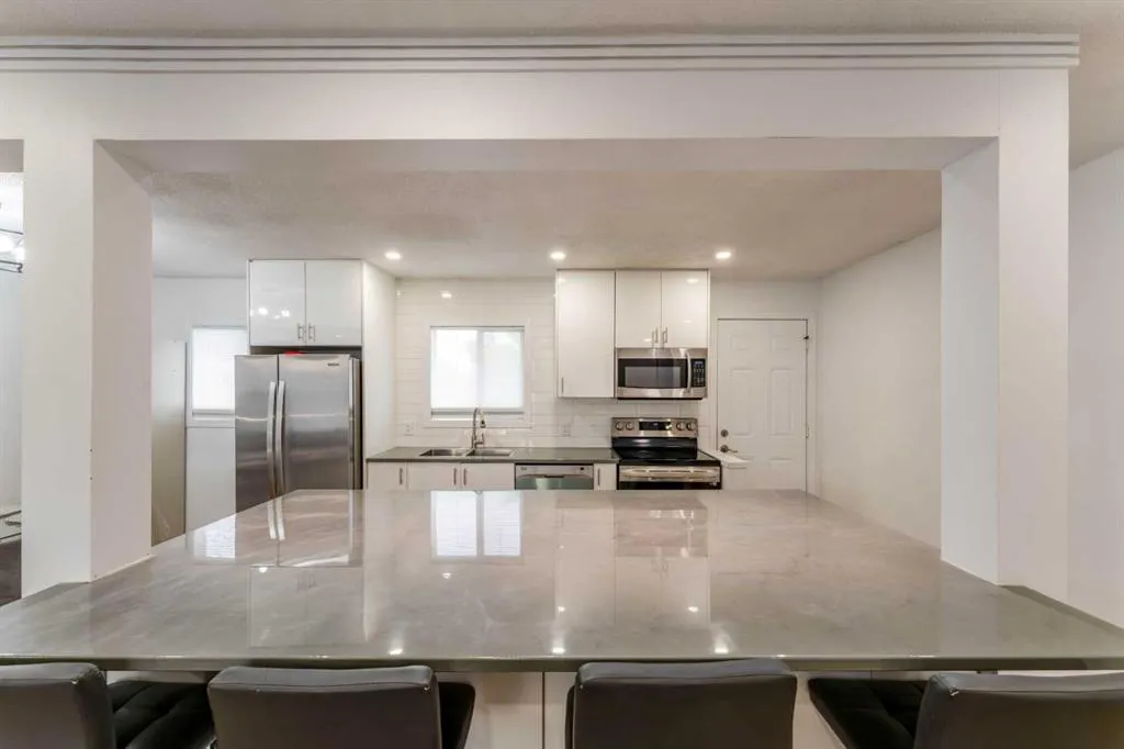 1135 penrith Crescent SE