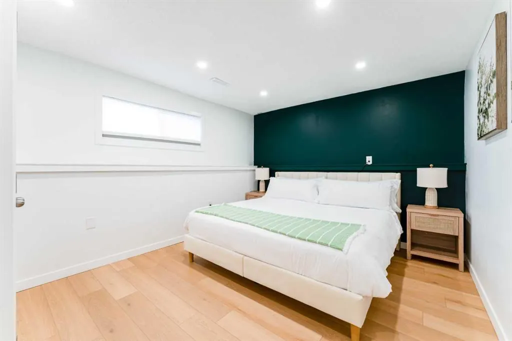 1135 penrith Crescent SE