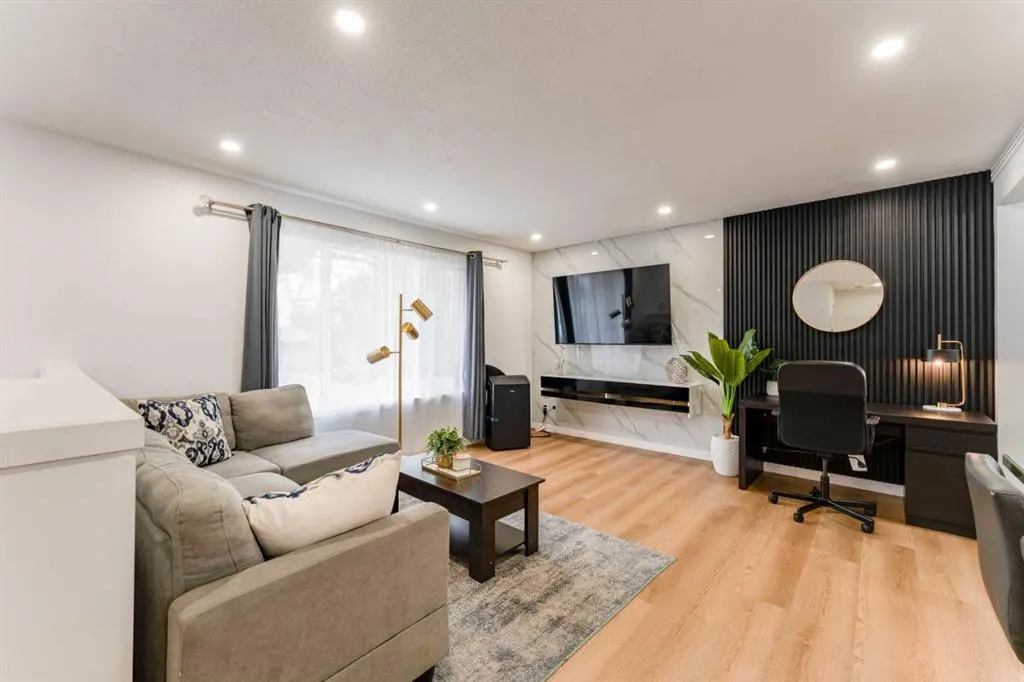 1135 penrith Crescent SE