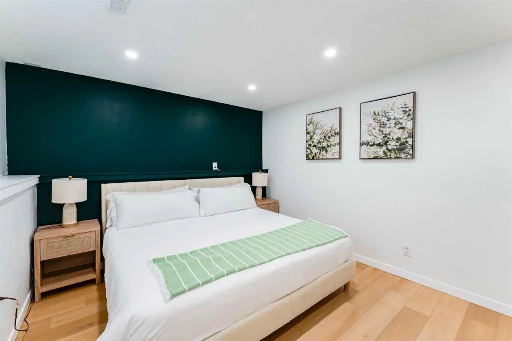 1135 penrith Crescent SE