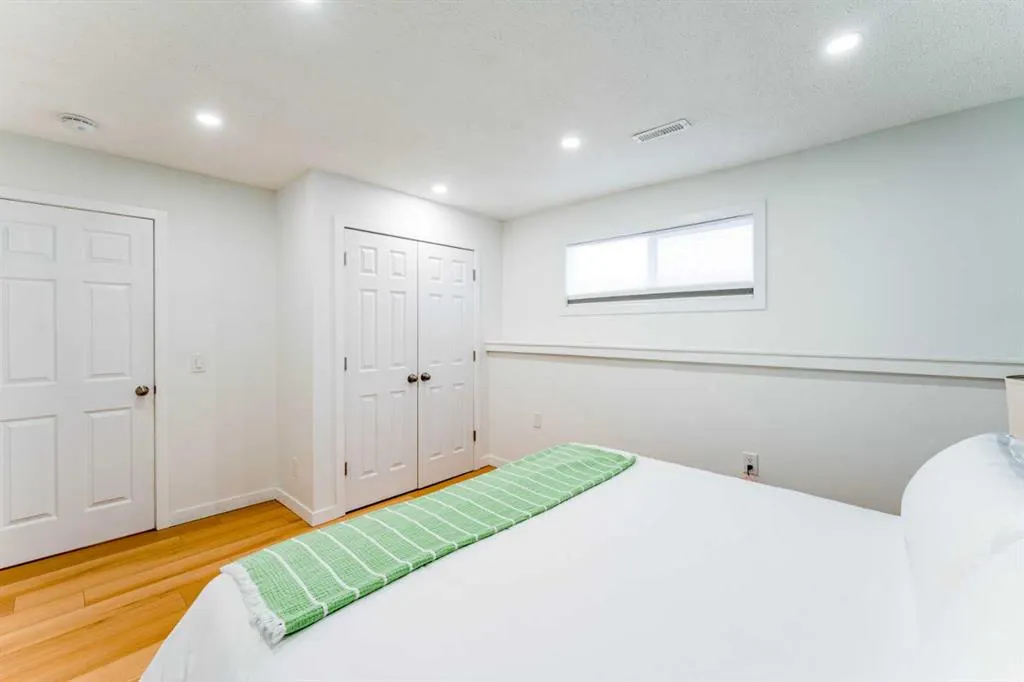 1135 penrith Crescent SE