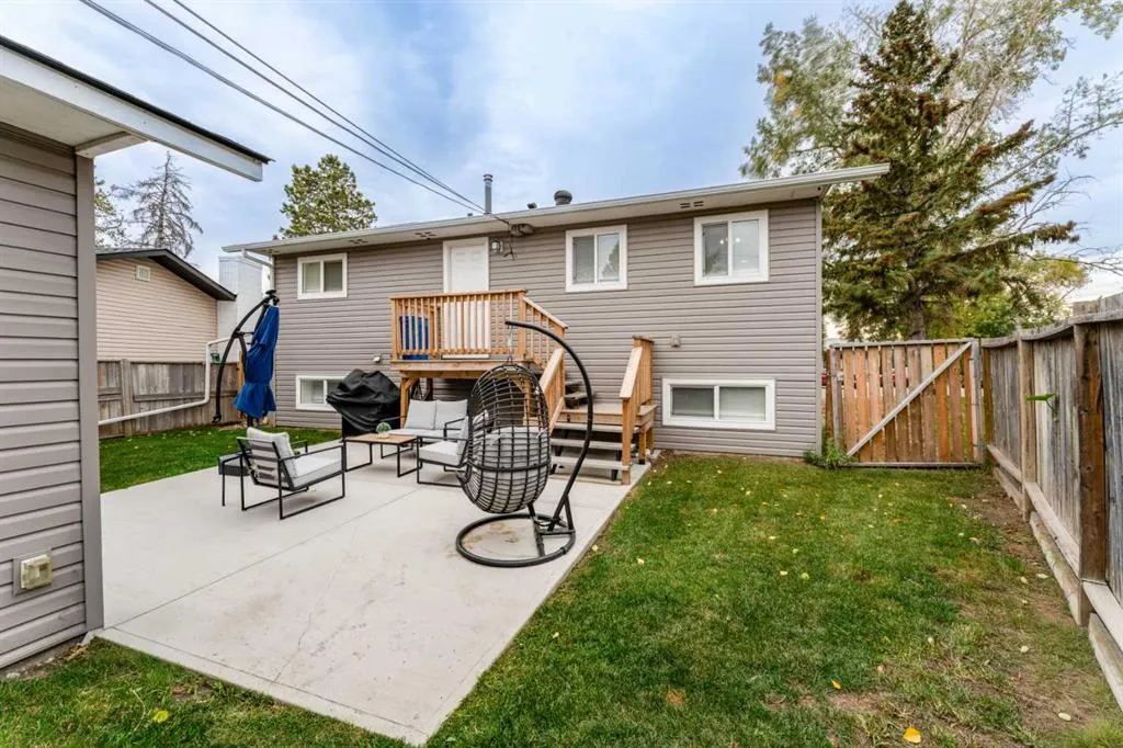 1135 penrith Crescent SE