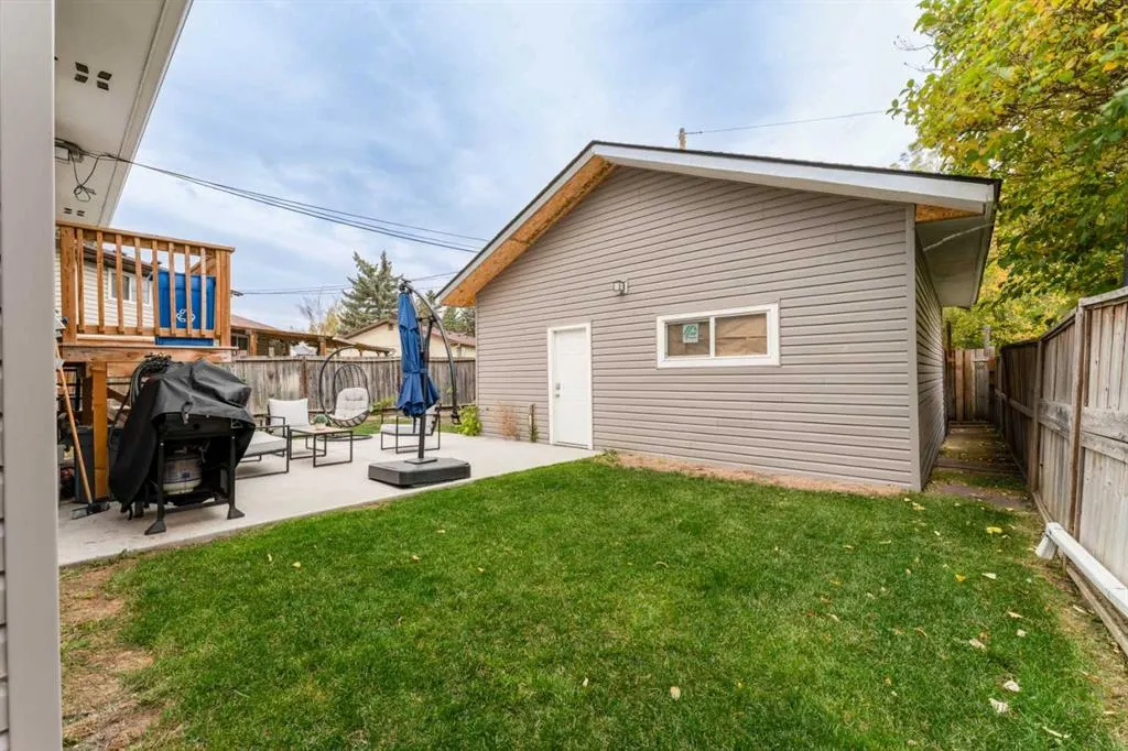 1135 penrith Crescent SE