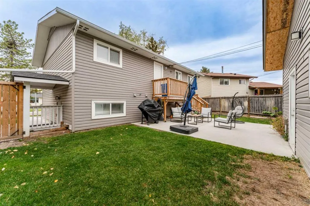 1135 penrith Crescent SE