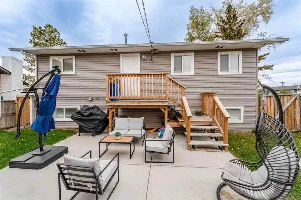 1135 penrith Crescent SE