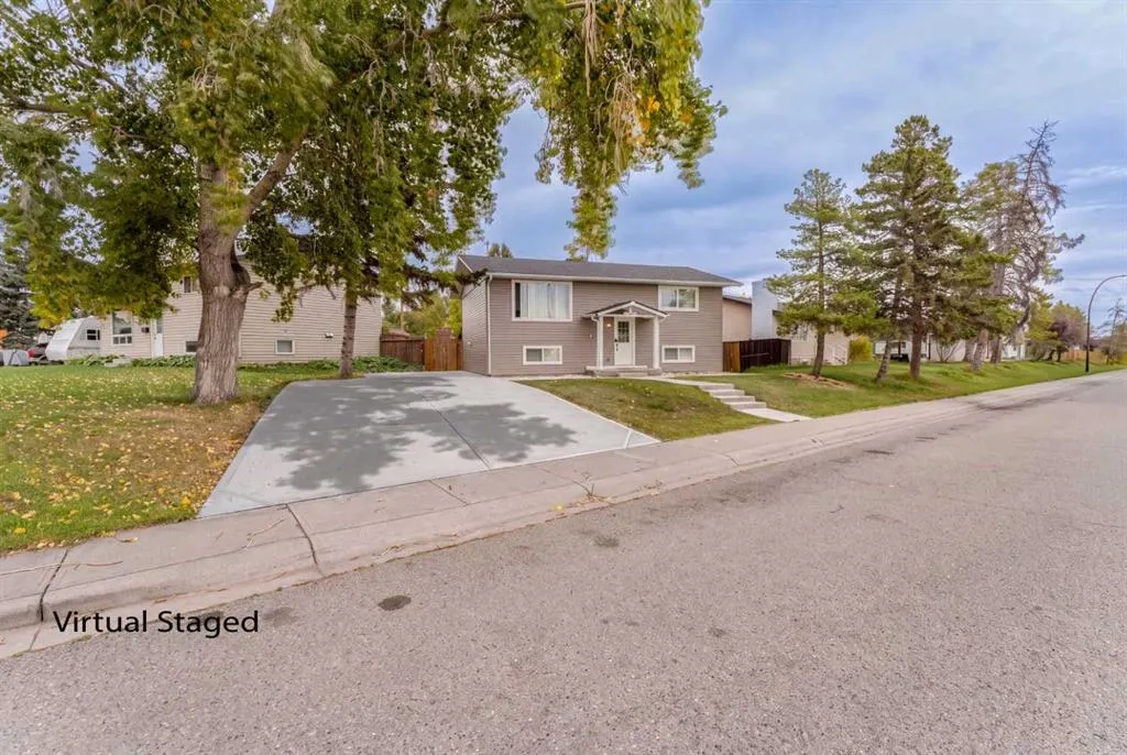 1135 penrith Crescent SE