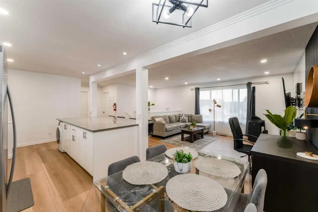 1135 penrith Crescent SE