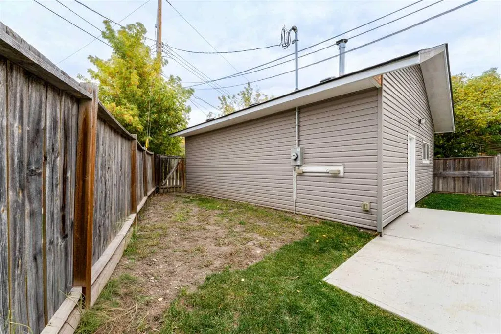 1135 penrith Crescent SE