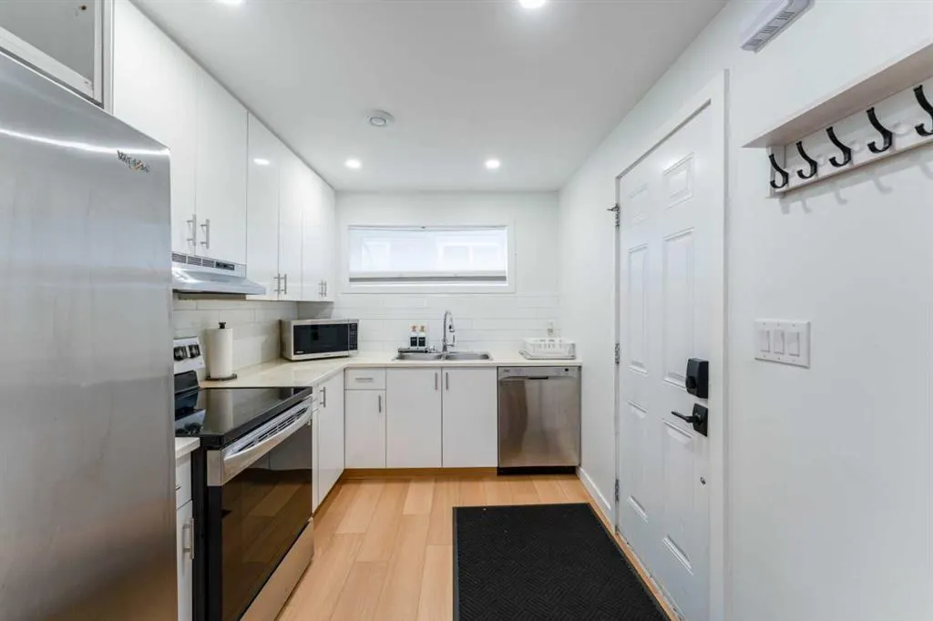 1135 penrith Crescent SE