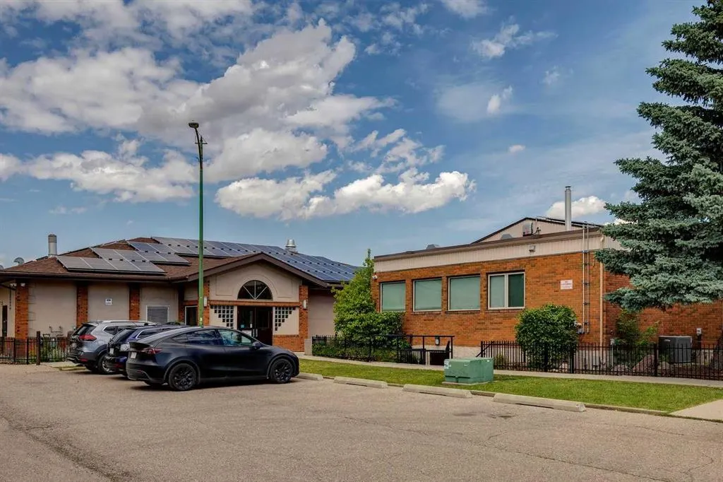 330 Canterbury Drive SW #23
