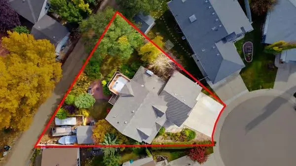 55 Dietz Close