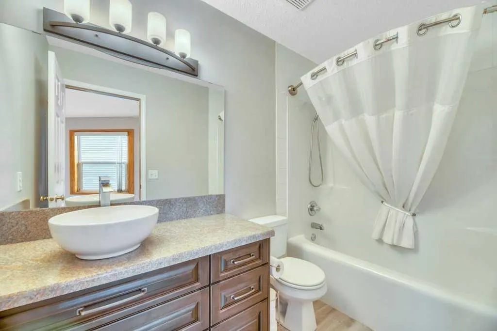 409 Strathford Bay