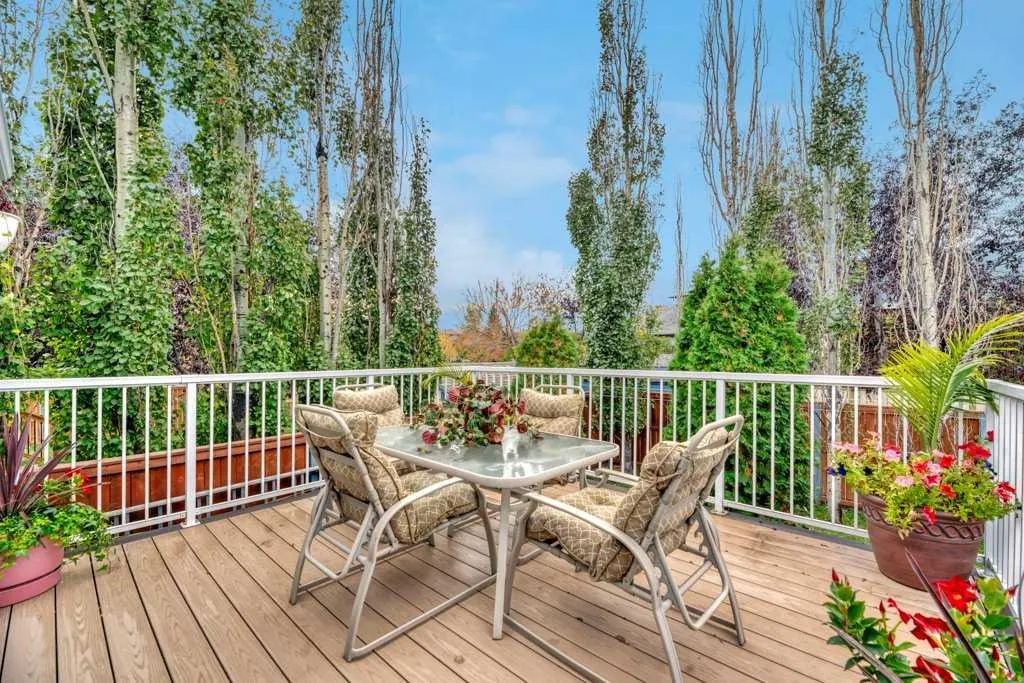 409 Strathford Bay