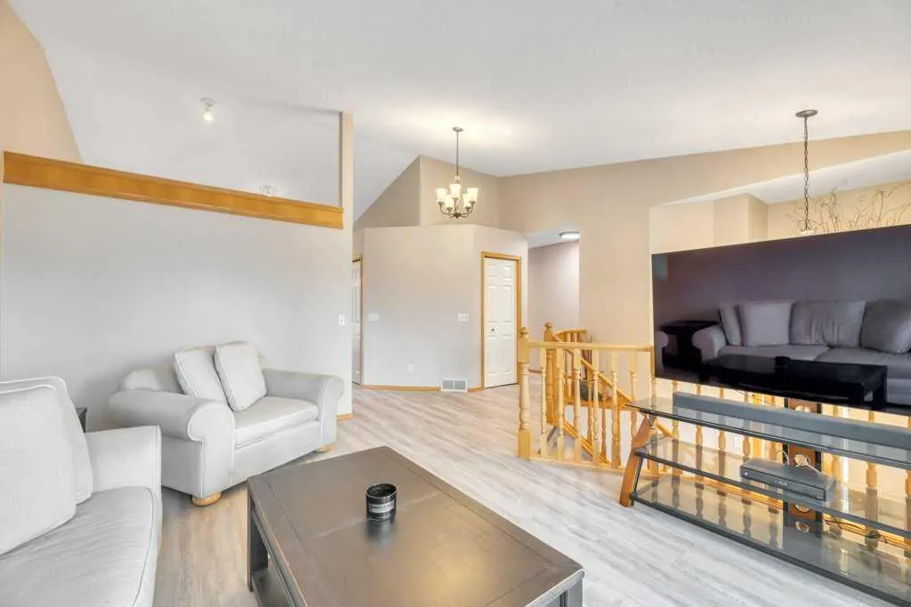 409 Strathford Bay