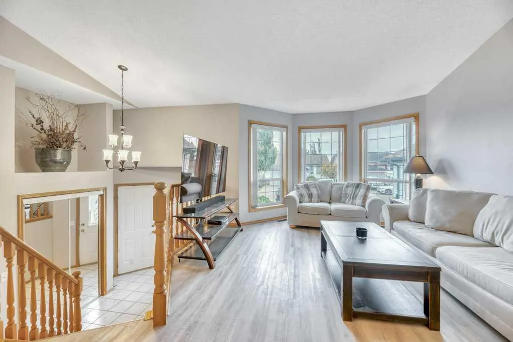 409 Strathford Bay