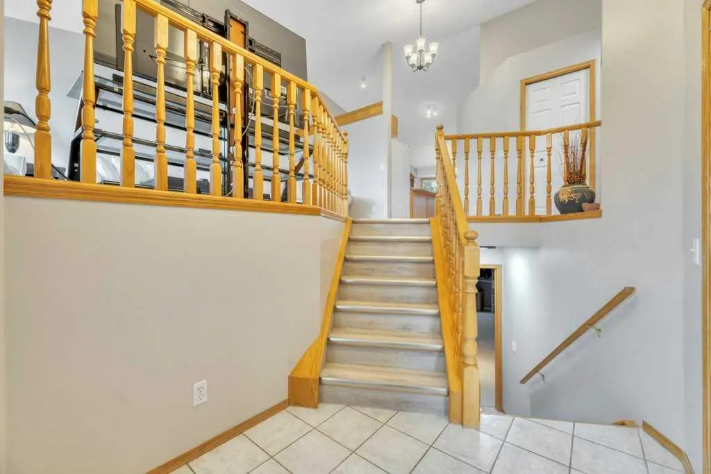 409 Strathford Bay