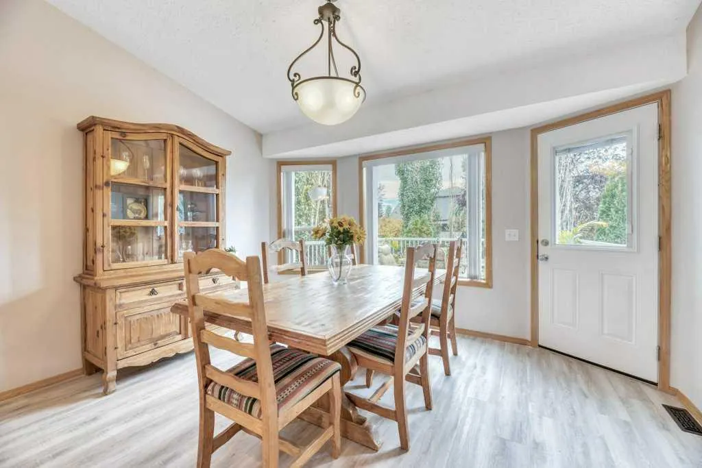 409 Strathford Bay