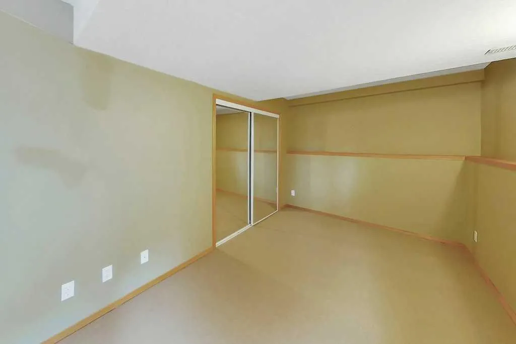 409 Strathford Bay