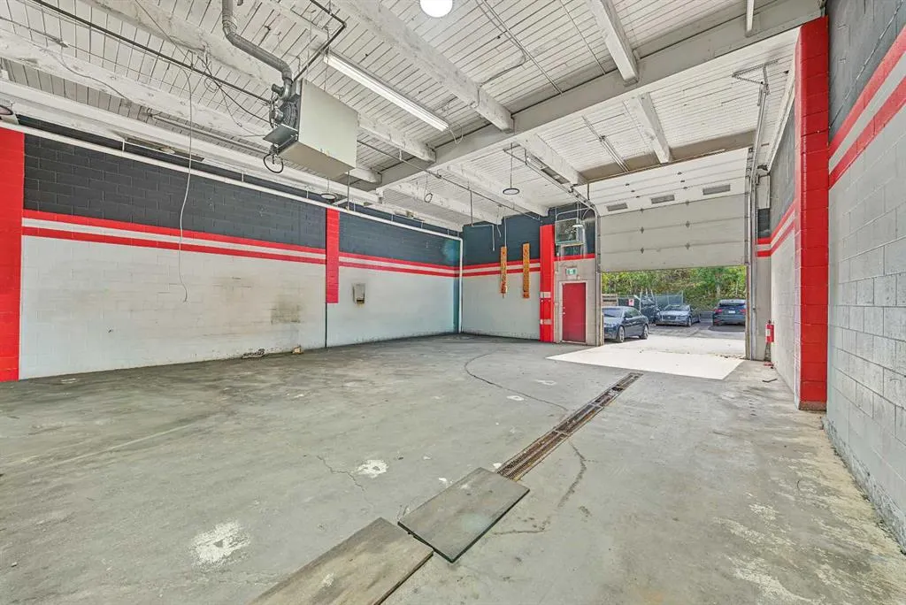 933A 48 Avenue SE