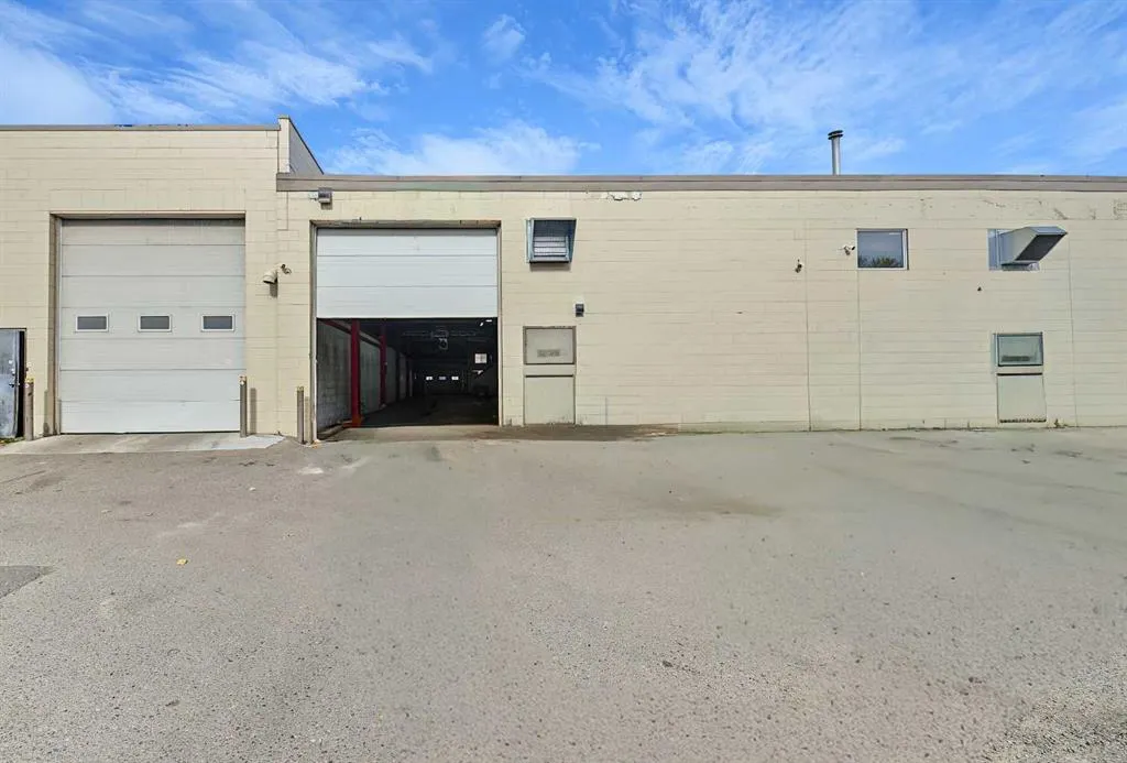 933A 48 Avenue SE
