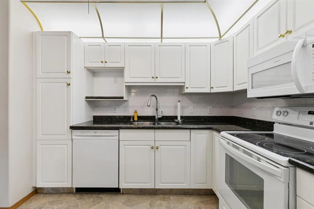 7239 Sierra Morena Boulevard SW #107