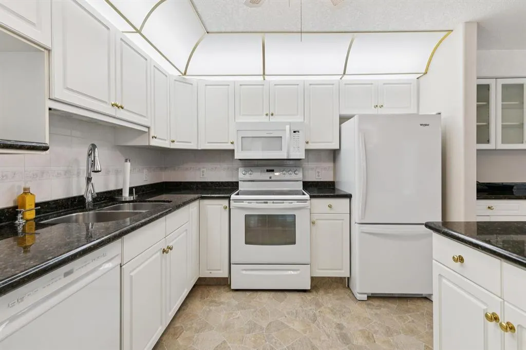 7239 Sierra Morena Boulevard SW #107