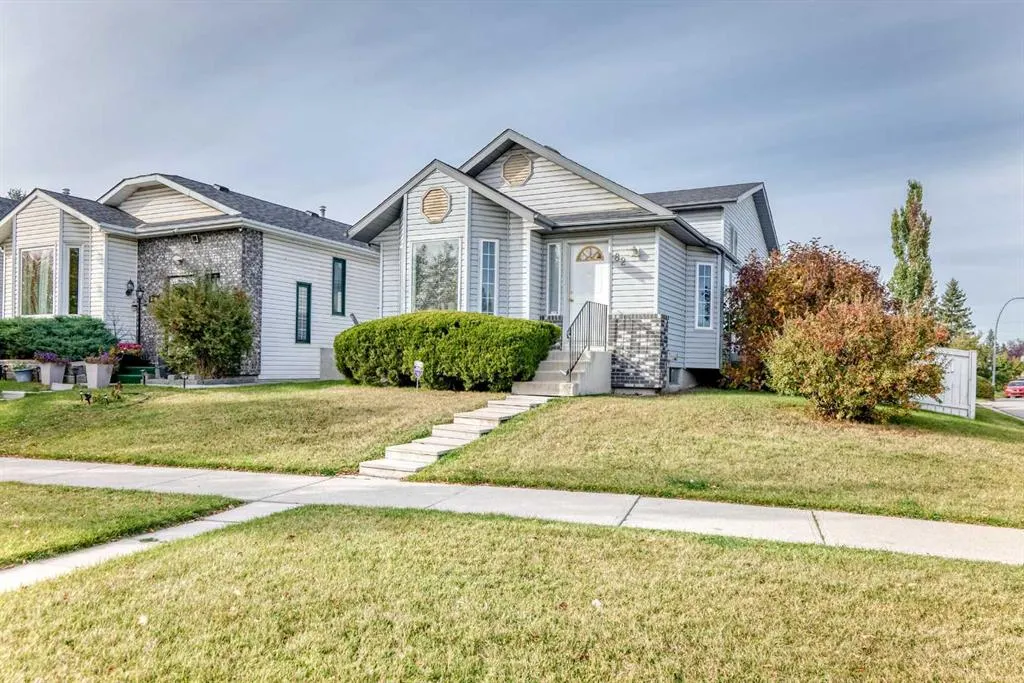 82 Riverglen Drive SE