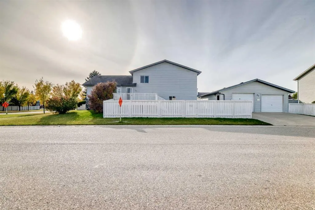 82 Riverglen Drive SE