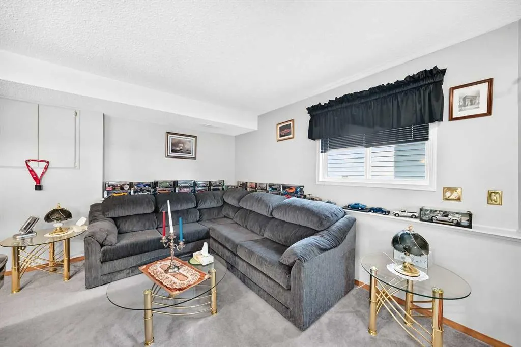 82 Riverglen Drive SE