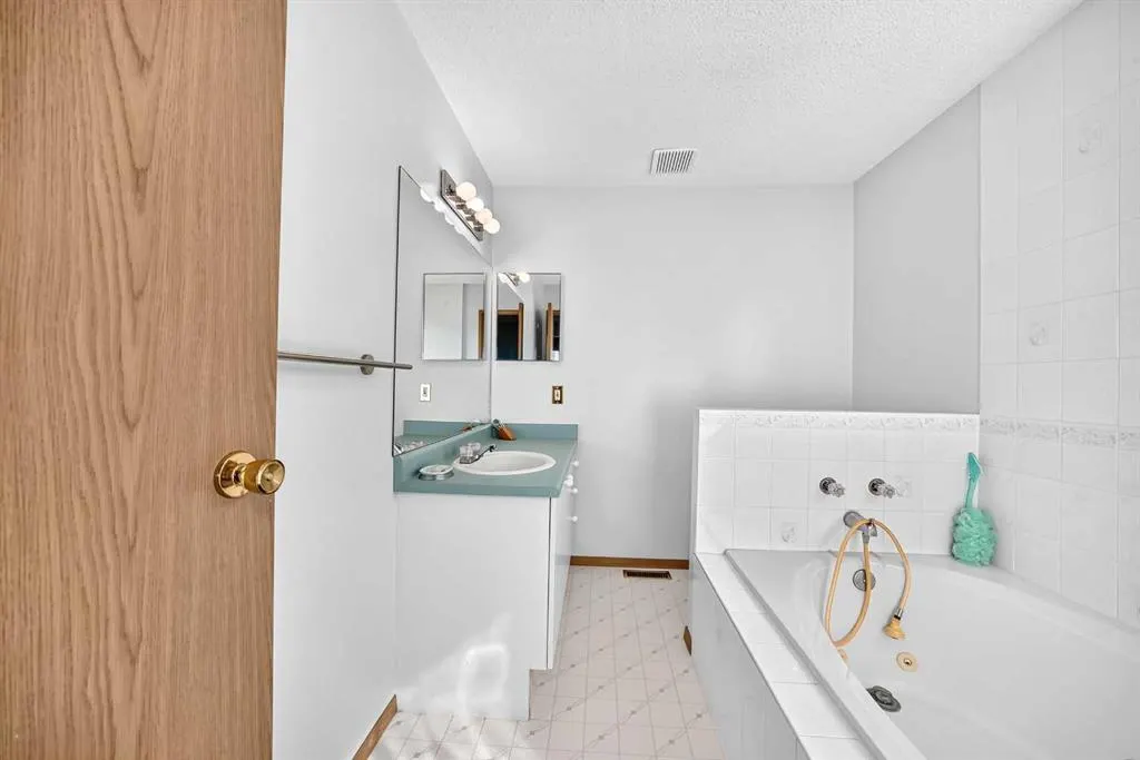 82 Riverglen Drive SE