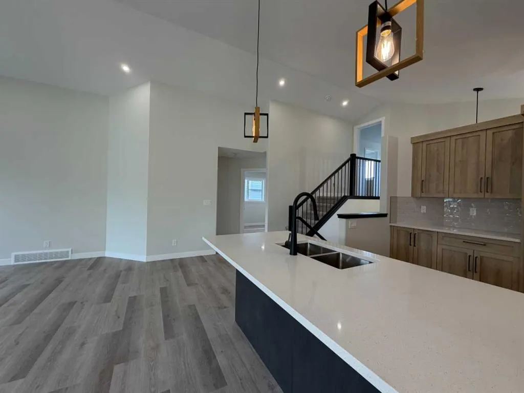 25 Thatcher Avenue