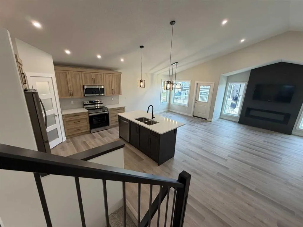 25 Thatcher Avenue