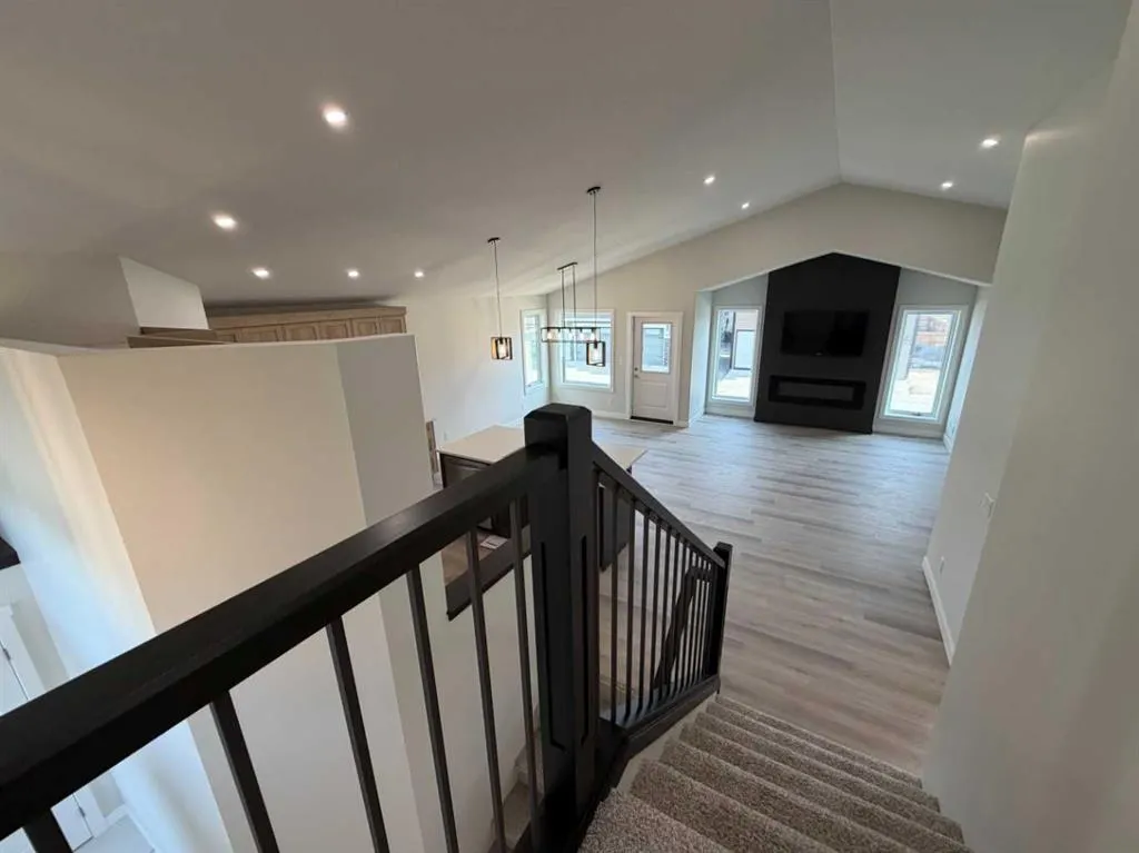 25 Thatcher Avenue
