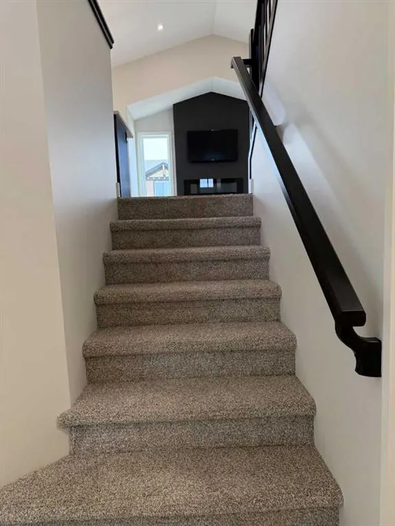 25 Thatcher Avenue