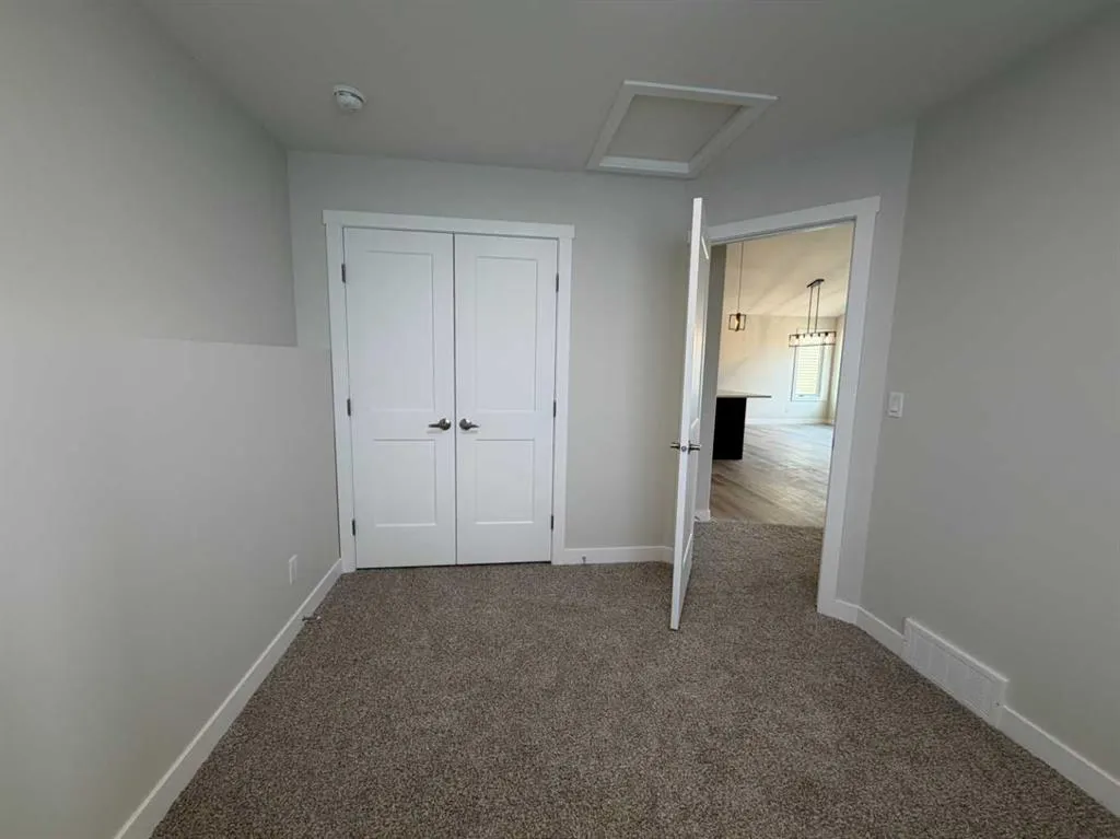 25 Thatcher Avenue