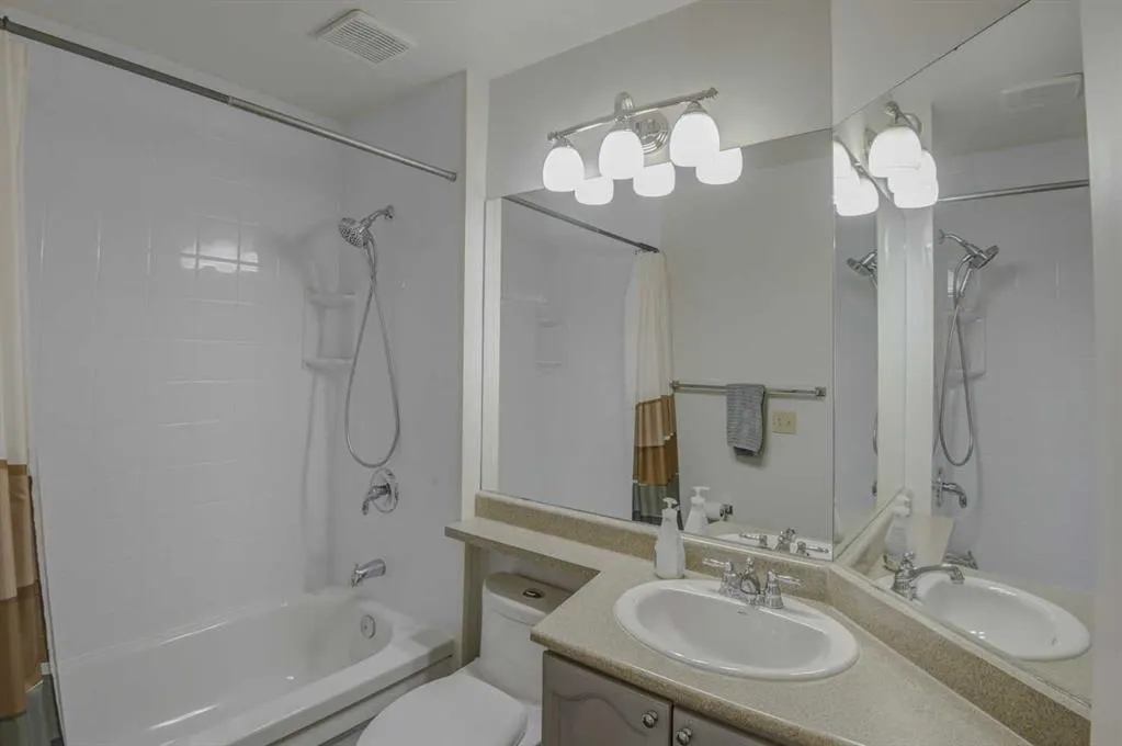 96 Coachway Gardens SW