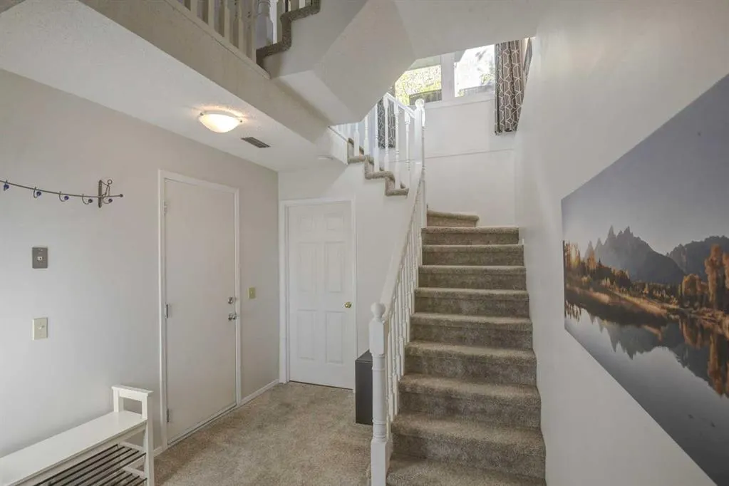 96 Coachway Gardens SW