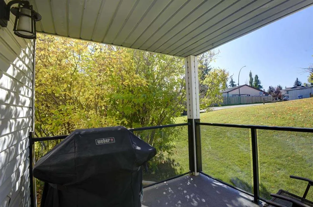 96 Coachway Gardens SW