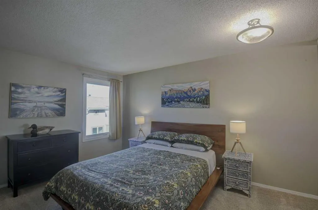 96 Coachway Gardens SW