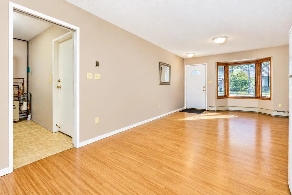 4240 46A Ave Crescent #4