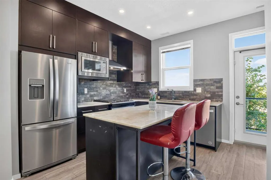 315 Redstone Walk NE #203