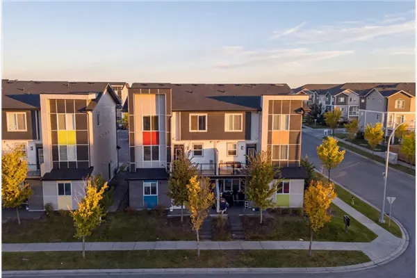 315 Redstone Walk NE