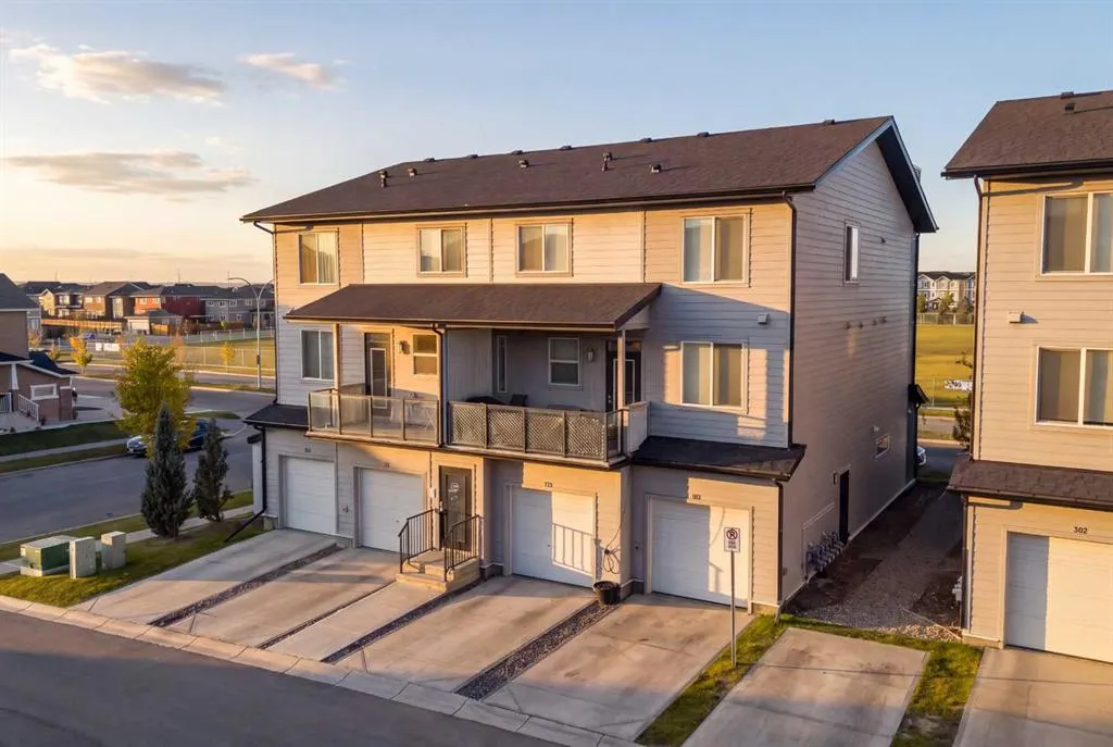 315 Redstone Walk NE #203